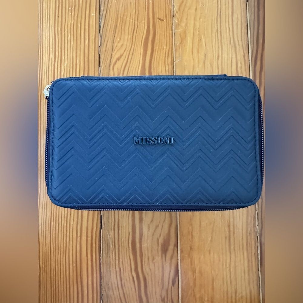 Missoni For Delta Travel Kit